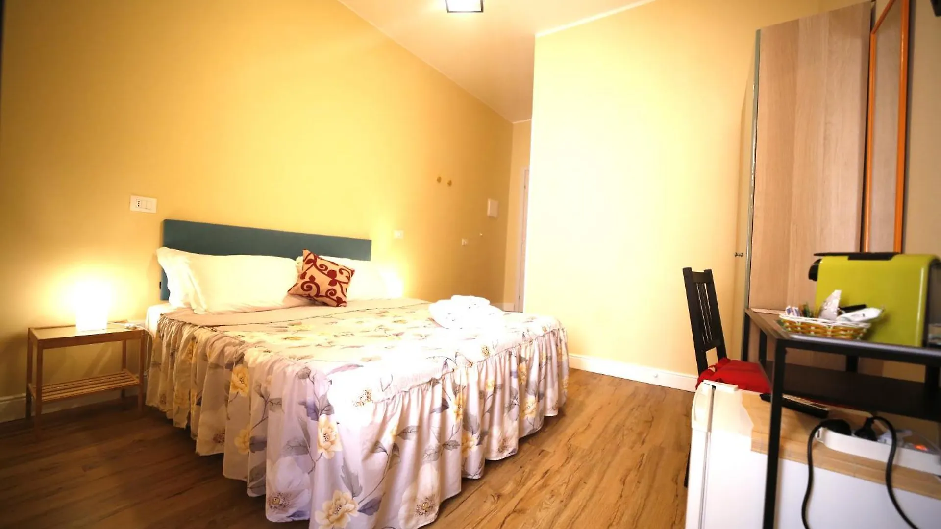 Al Quadrato D'Oro Rooms カターニア 2*,