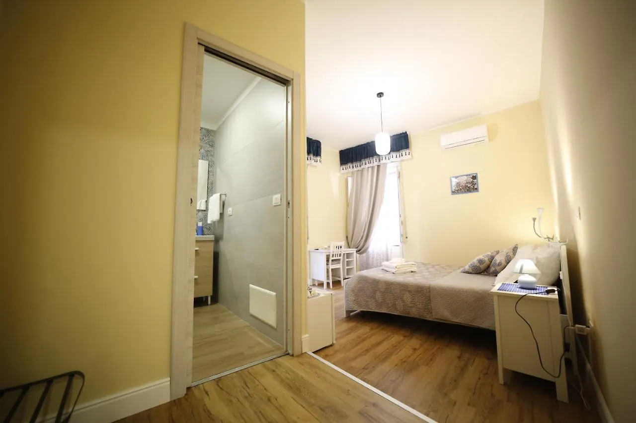 Al Quadrato D'Oro Rooms Κατάνια 2*,